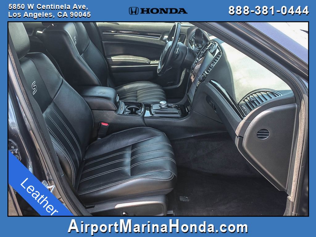 Used 2018 Chrysler 300 S RWD image 10