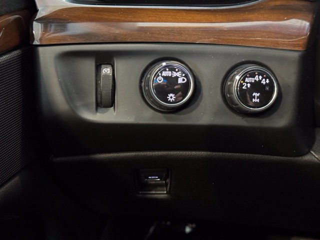 Used 2019 Cadillac Escalade Premium Luxury AWD/4WD image 34