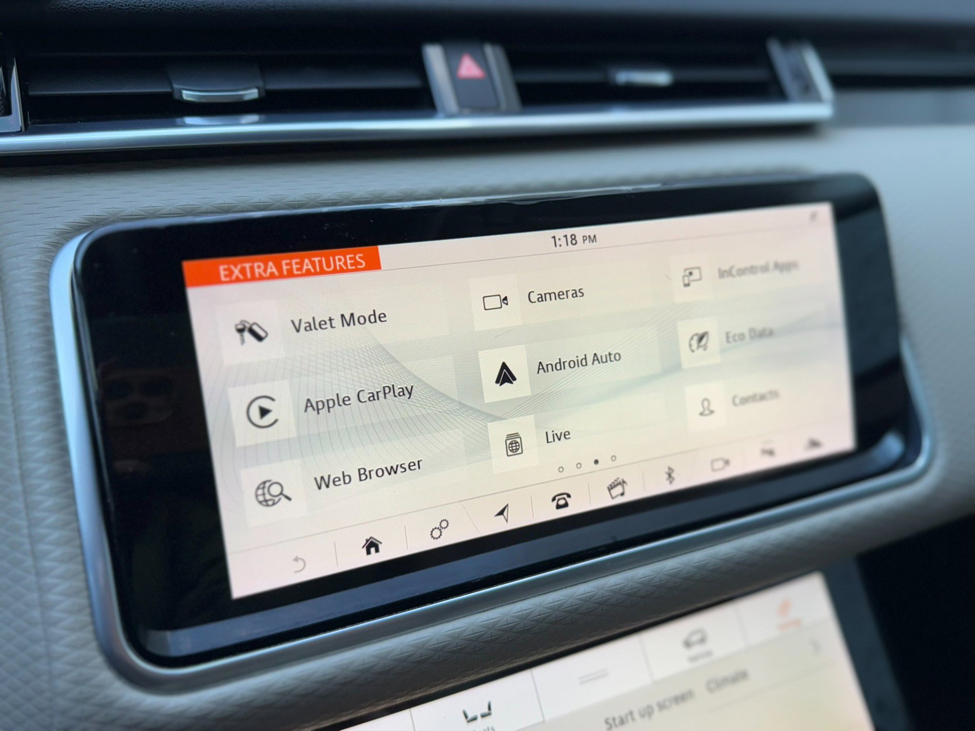 Used 2018 Land Rover Range Rover Velar R-Dynamic SE image 24