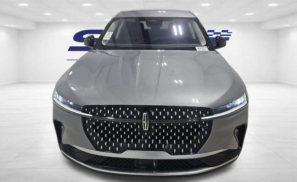 Used 2025 Lincoln Nautilus Premier image 2