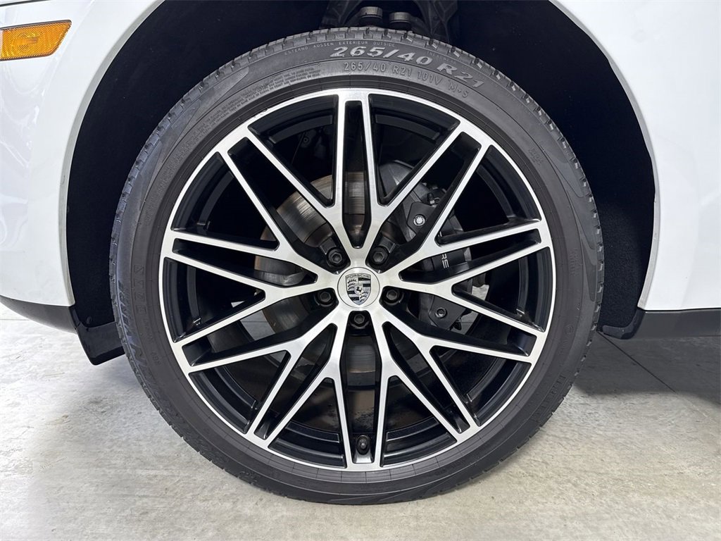 Certified 2023 Porsche Macan Turbo image 13