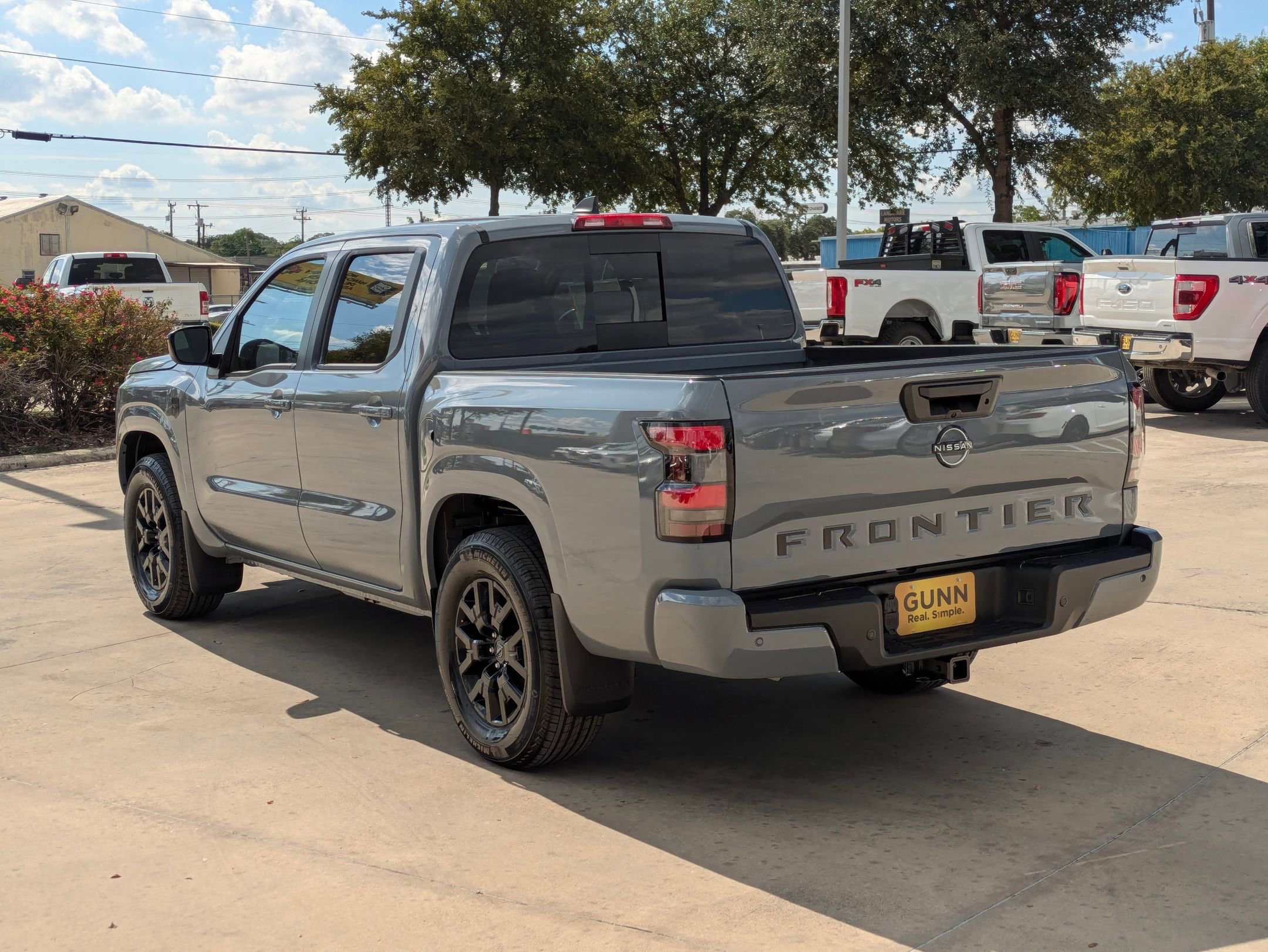 New 2026 Nissan Frontier SV image 5