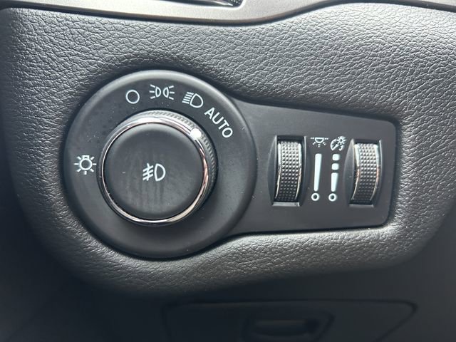 Used 2022 Jeep Cherokee Latitude Lux AWD/4WD image 29