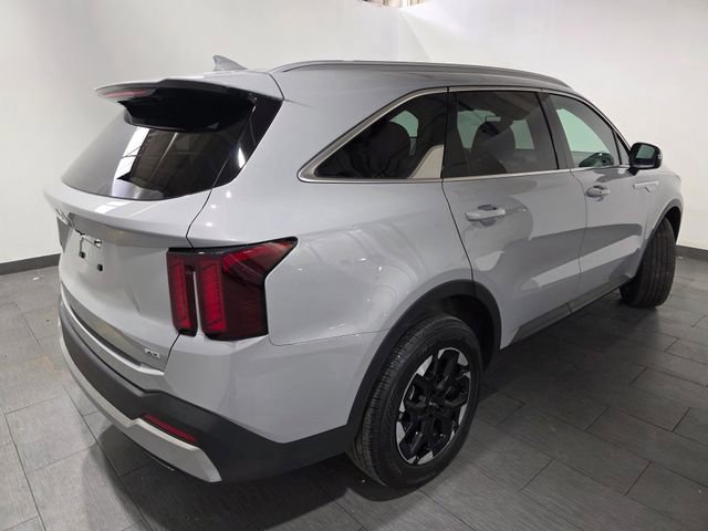 Used 2025 Kia Sorento S image 5