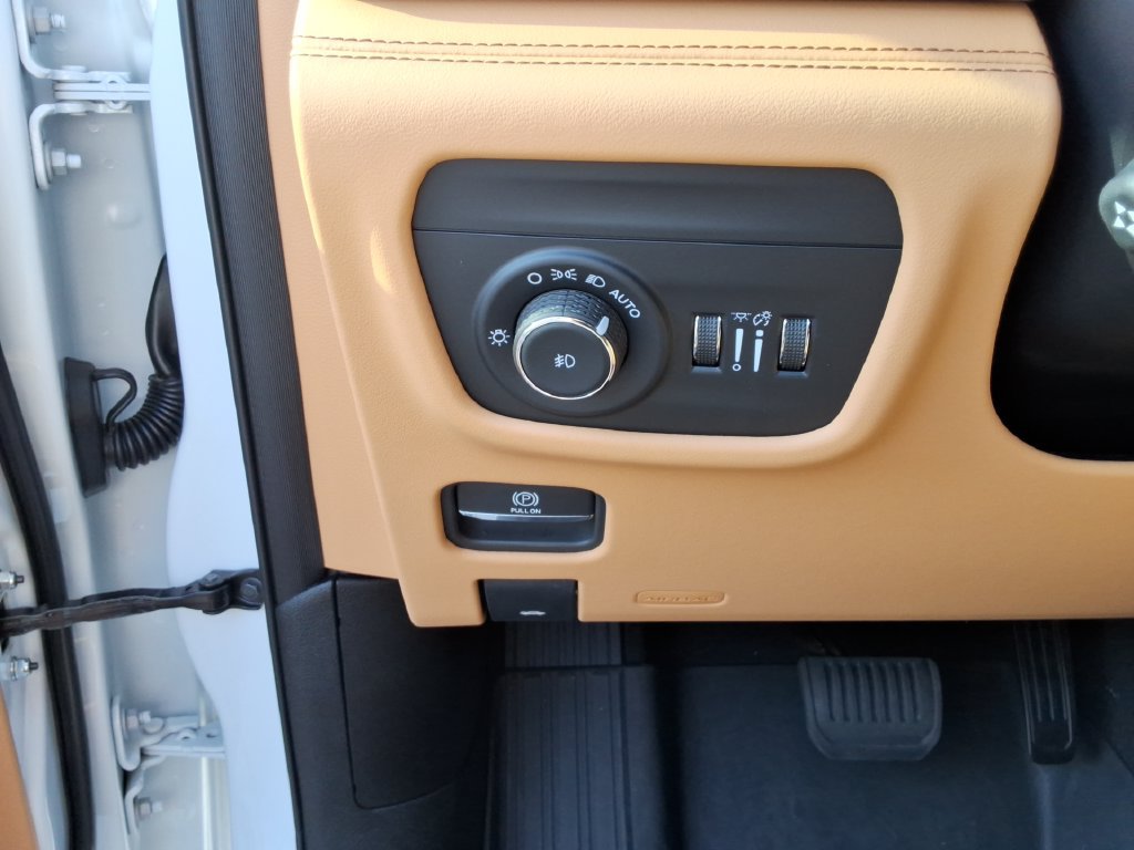 Used 2025 Jeep Grand Cherokee Summit AWD/4WD image 39