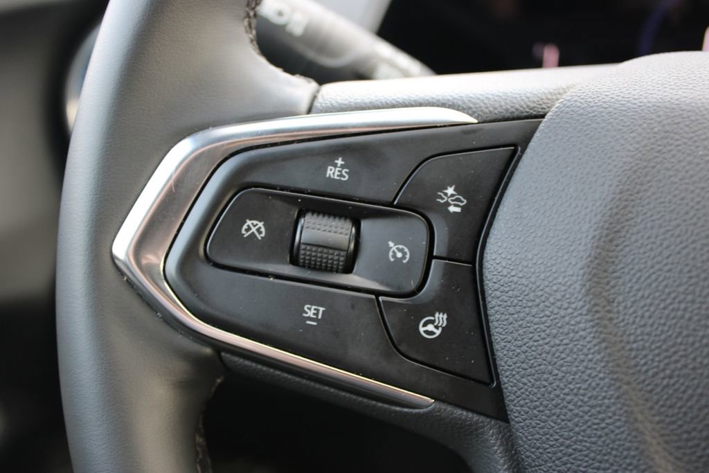 Used 2025 Chevrolet Trax LT w/ LT Convenience Package image 19