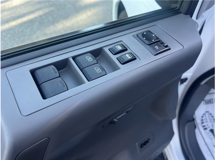 Used 2005 Nissan Titan LE w/ (U01) Nissan Navigation Pkg image 23