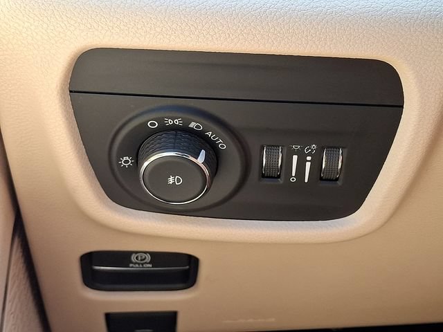 Used 2021 Jeep Grand Cherokee L Limited AWD/4WD image 26