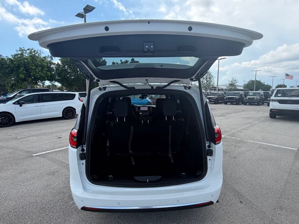 New 2027 Chrysler Pacifica Select w/ Family Tech Group FWD image 37
