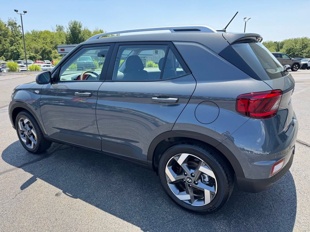 Used 2026 Hyundai Venue SEL FWD image 7