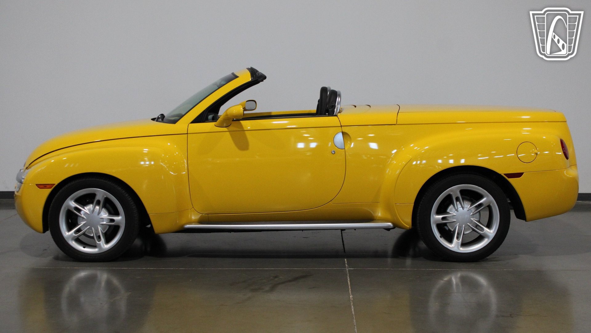 Used 2003 Chevrolet SSR w/ Preferred Equipment Group RWD image 18