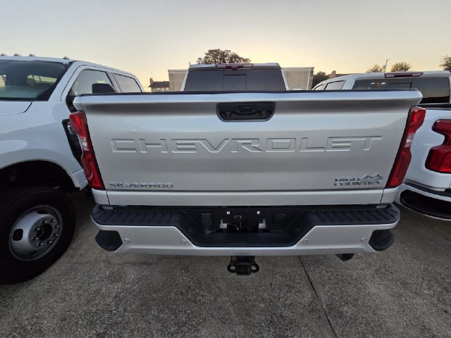 Used 2023 Chevrolet Silverado 2500 High Country w/ Technology Package AWD/4WD image 5