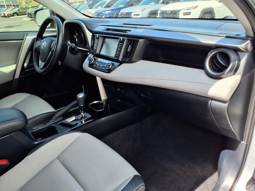 Used 2017 Toyota RAV4 Limited AWD/4WD image 18