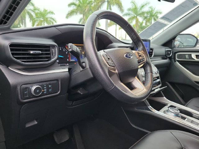 Used 2022 Ford Explorer XLT w/ Equipment Group 202A RWD image 6