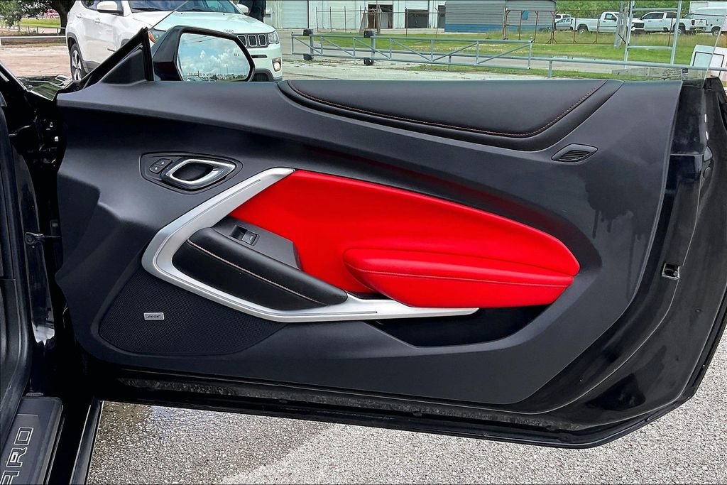 Used 2017 Chevrolet Camaro LT RWD image 27