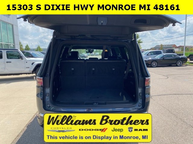 Used 2024 Jeep Wagoneer Series II w/ Flexible Seating Group image 29