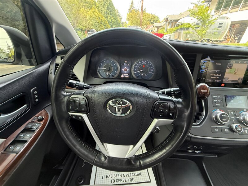 Used 2017 Toyota Sienna Limited FWD image 21