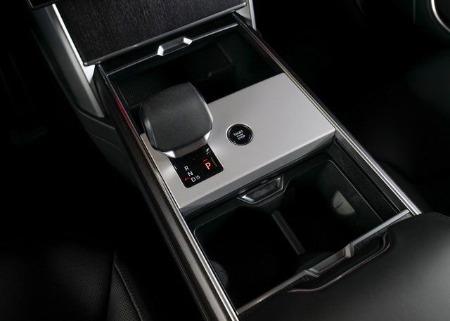 New 2025 Land Rover Range Rover SE image 16