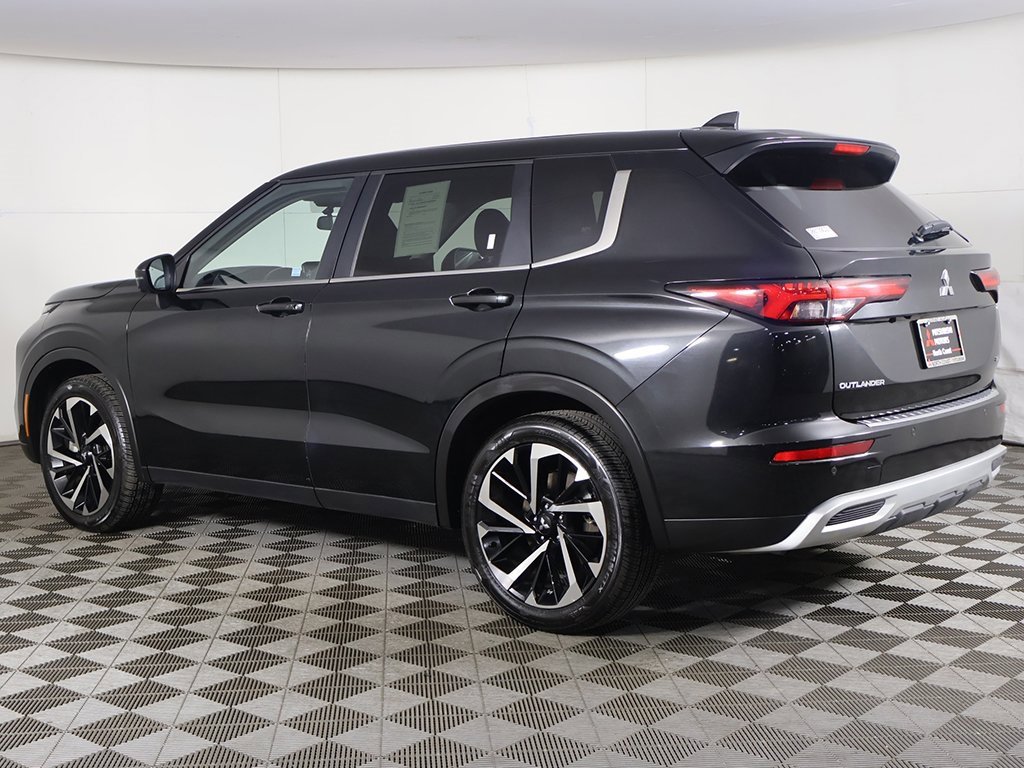 Used 2024 Mitsubishi Outlander SE image 10