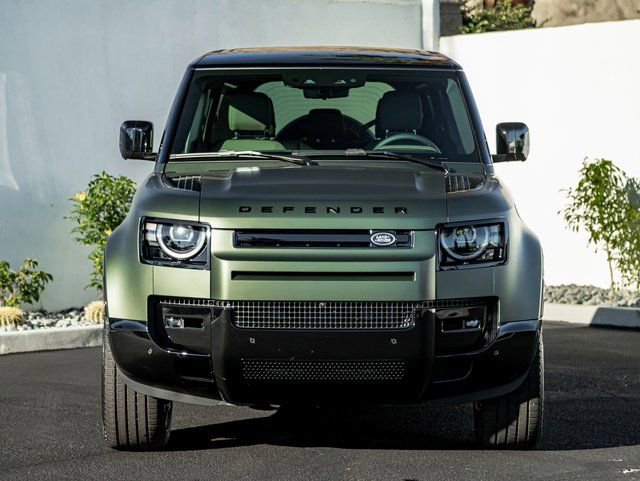 New 2026 Land Rover Defender 110 X-Dynamic SE image 3