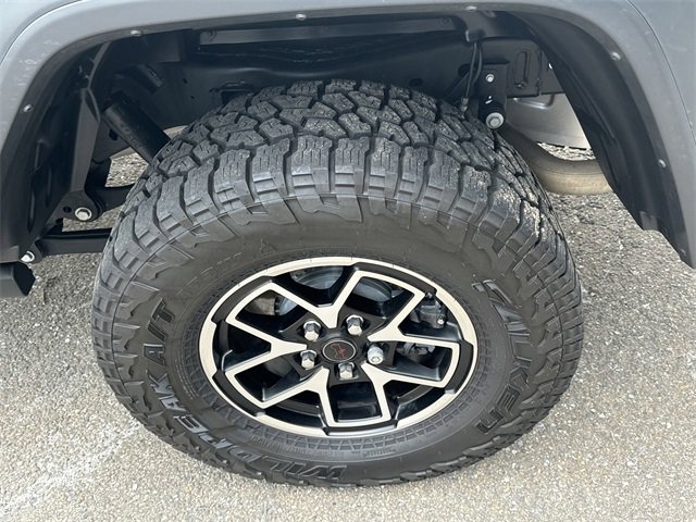 Used 2024 Jeep Gladiator Rubicon w/ Technology Group image 19