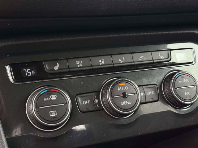 Used 2018 Volkswagen Tiguan SE AWD/4WD image 24