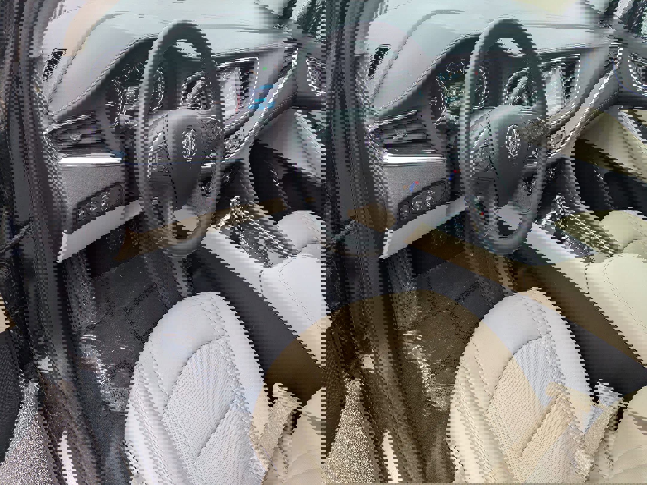 Used 2019 Buick Enclave Essence image 9