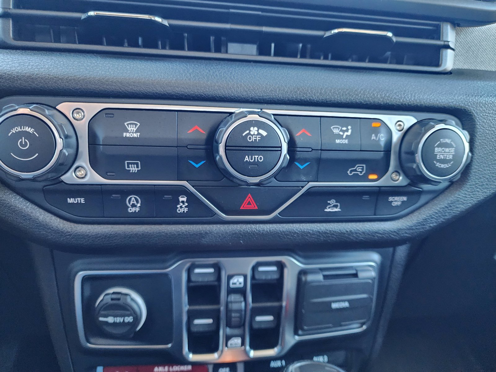 Used 2025 Jeep Gladiator Sport AWD/4WD image 24