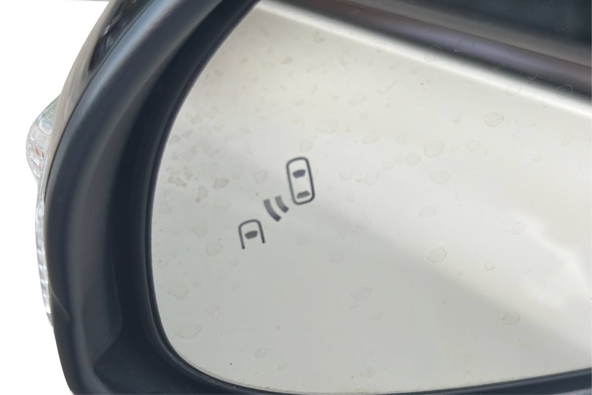 Used 2019 Toyota C-HR Limited FWD image 26