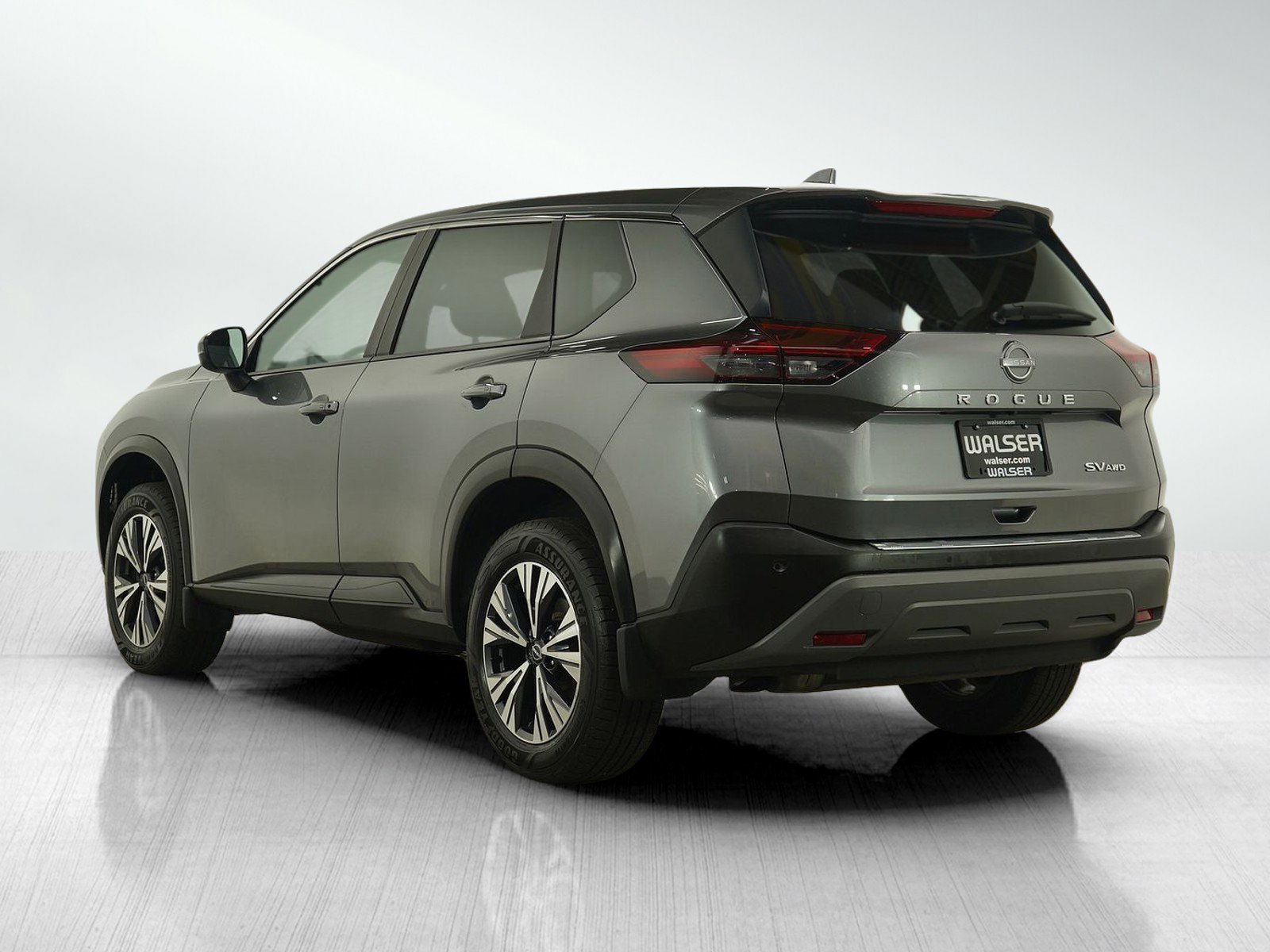 Used 2022 Nissan Rogue SV image 3