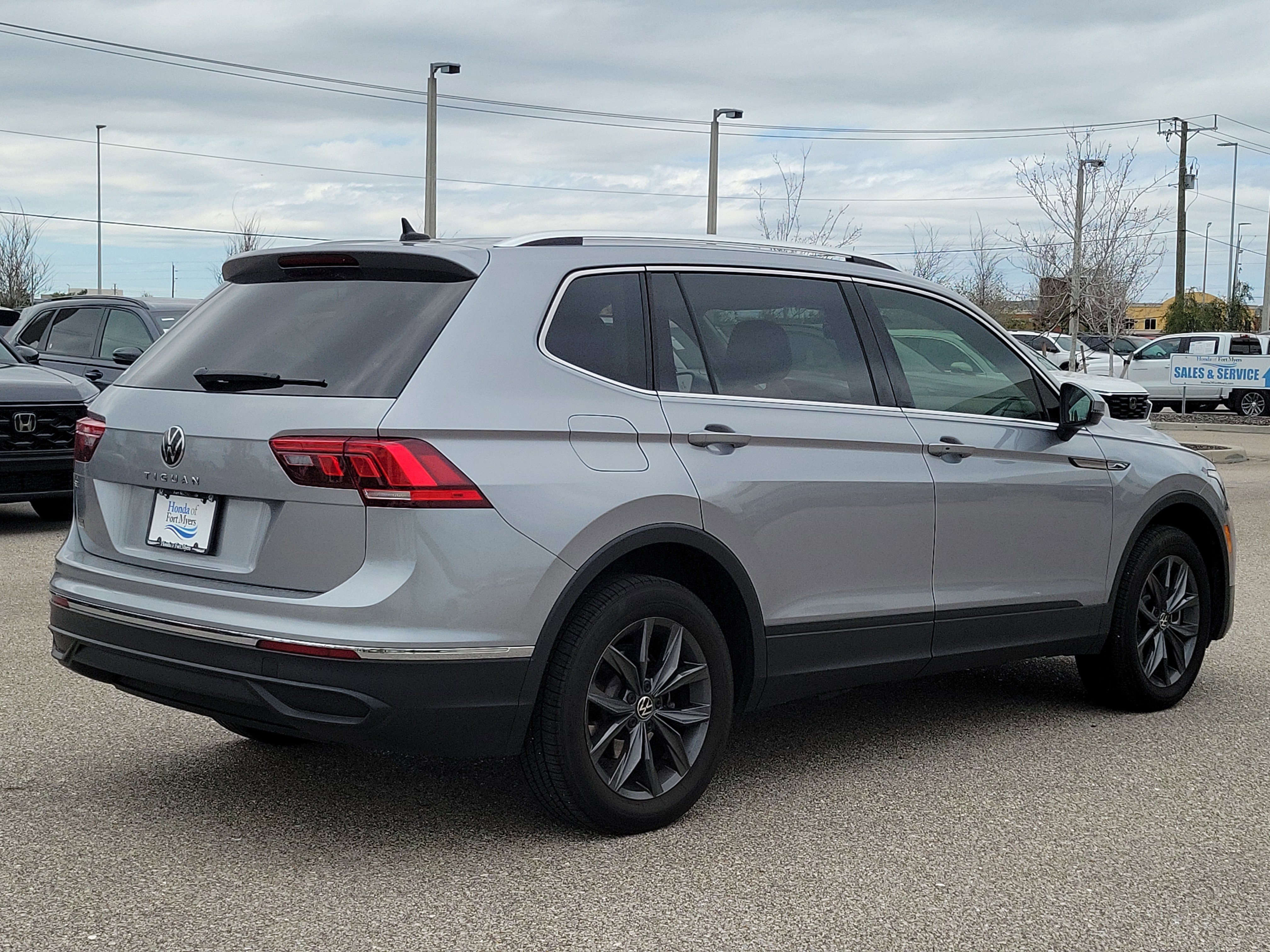 Used 2024 Volkswagen Tiguan SE image 6