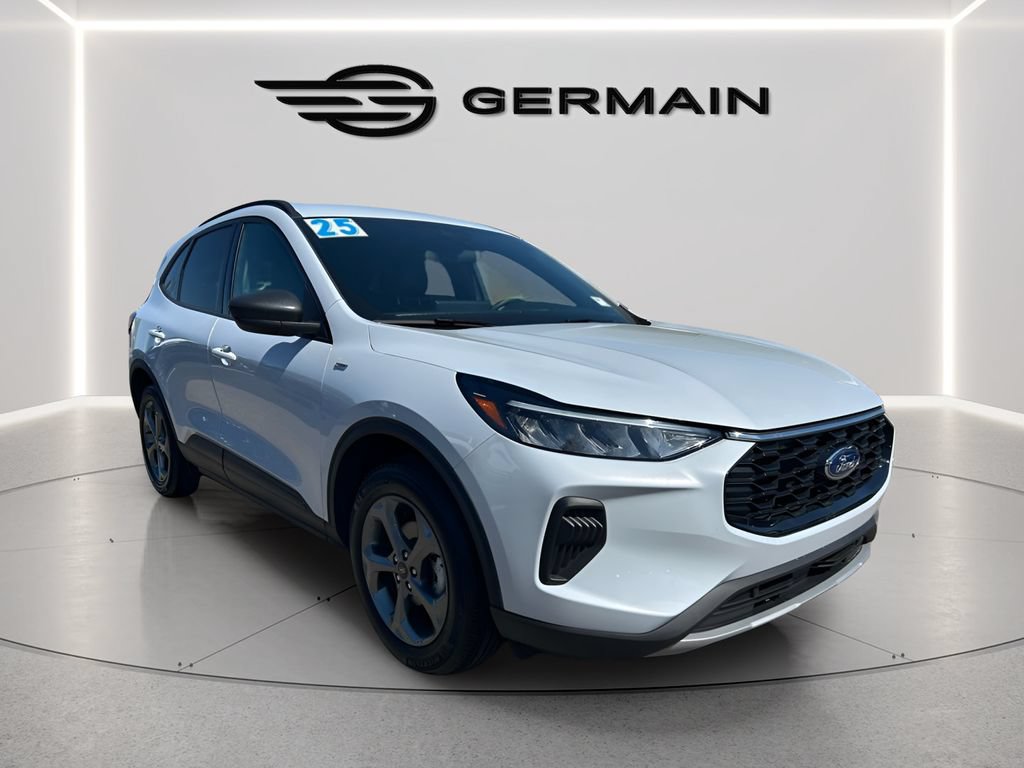 Certified 2025 Ford Escape ST-Line w/ Tech Pack #1 AWD/4WD image 1