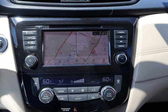 Used 2018 Nissan Rogue SL w/ Premium Package AWD/4WD image 25