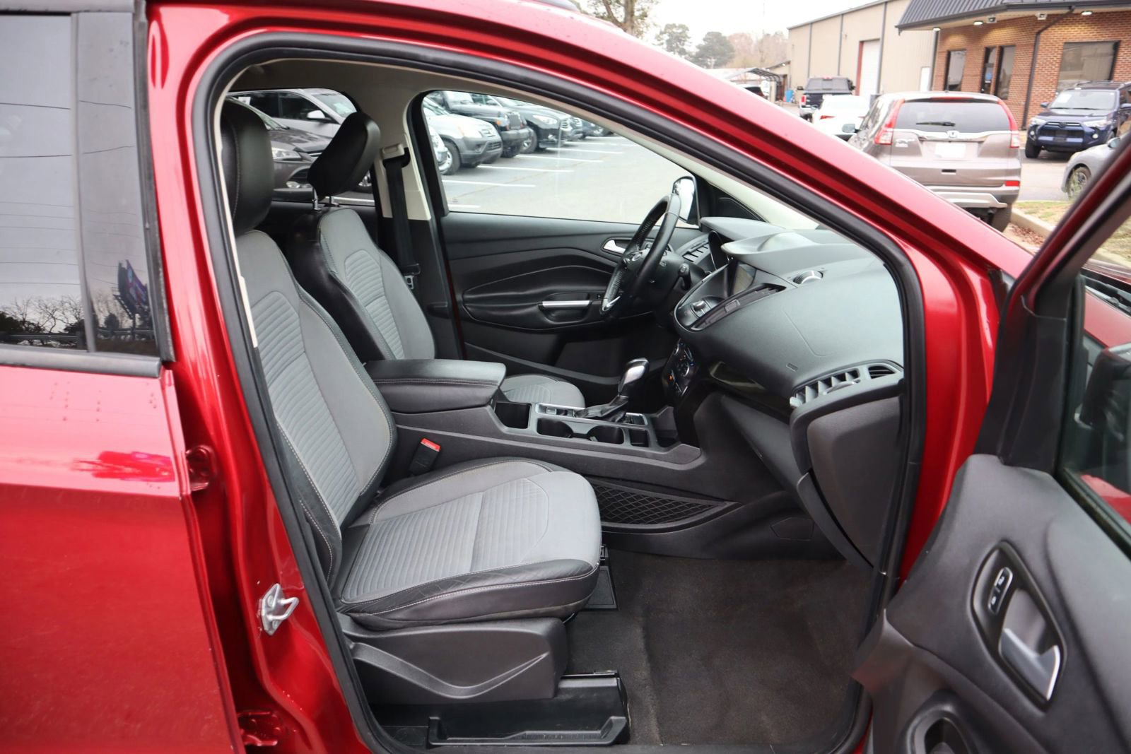 Used 2019 Ford Escape SE FWD image 16