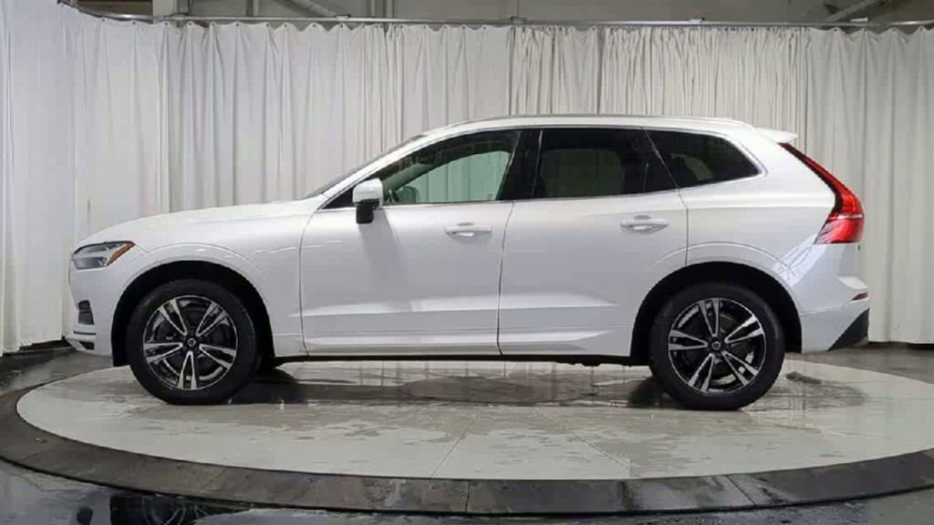 Used 2020 Volvo XC60 T6 Momentum image 5