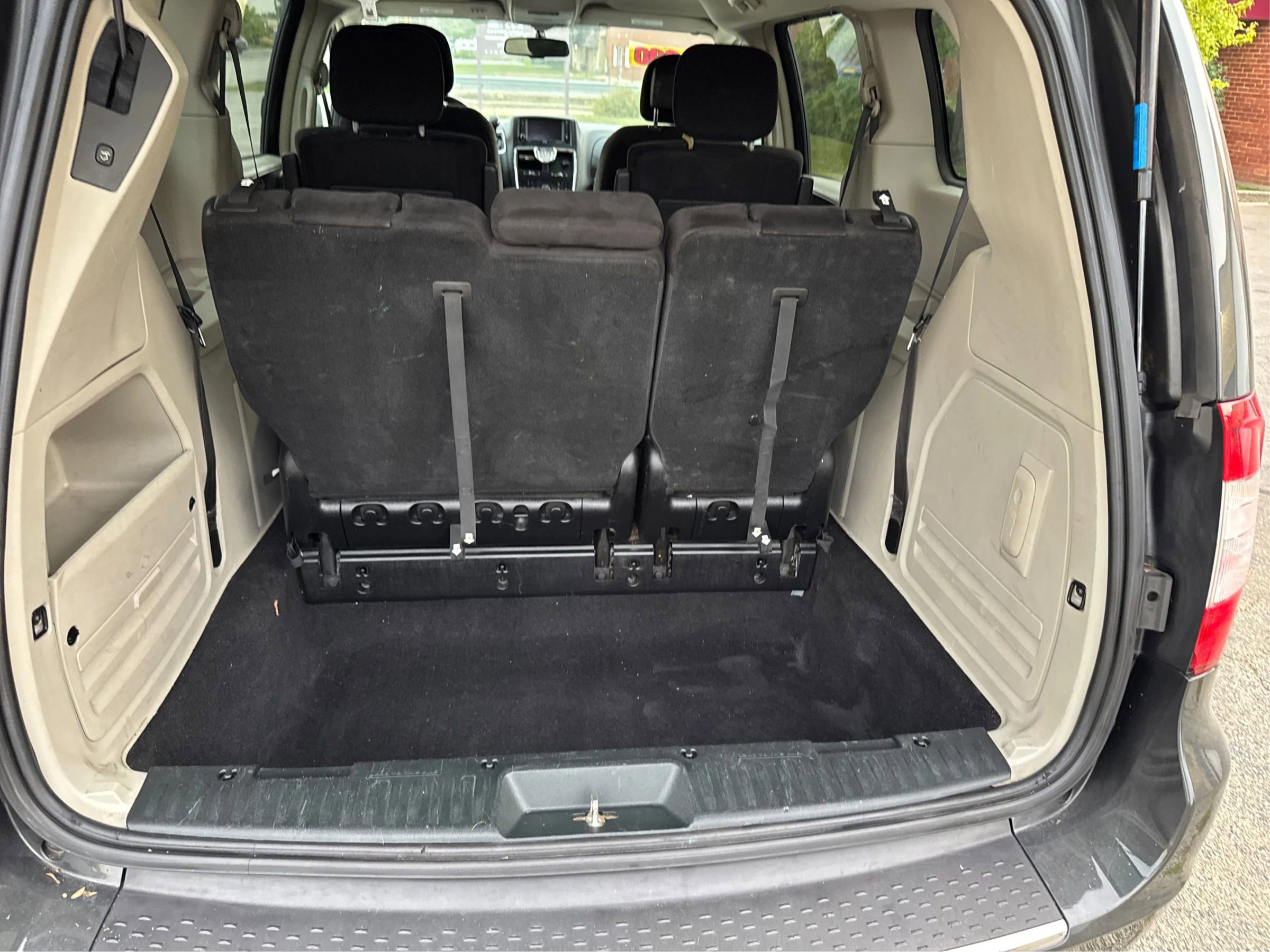 Used 2012 Chrysler Town & Country Touring image 14