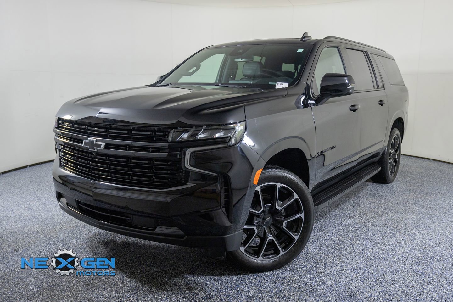 Used 2024 Chevrolet Suburban RST w/ Luxury Package AWD/4WD image 3