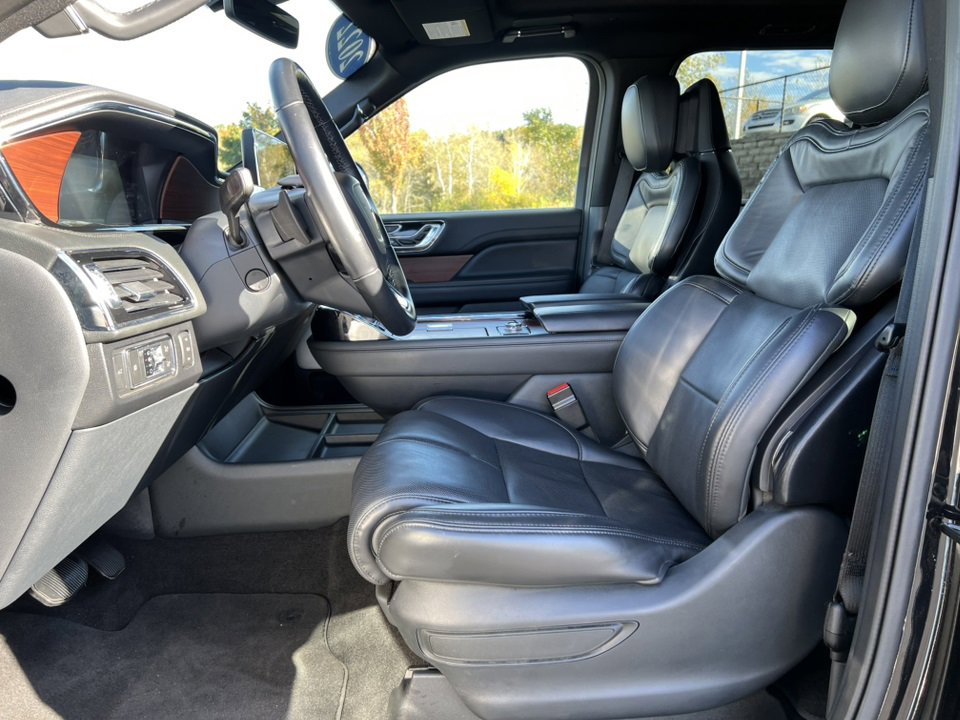 Used 2022 Lincoln Navigator L Reserve image 4