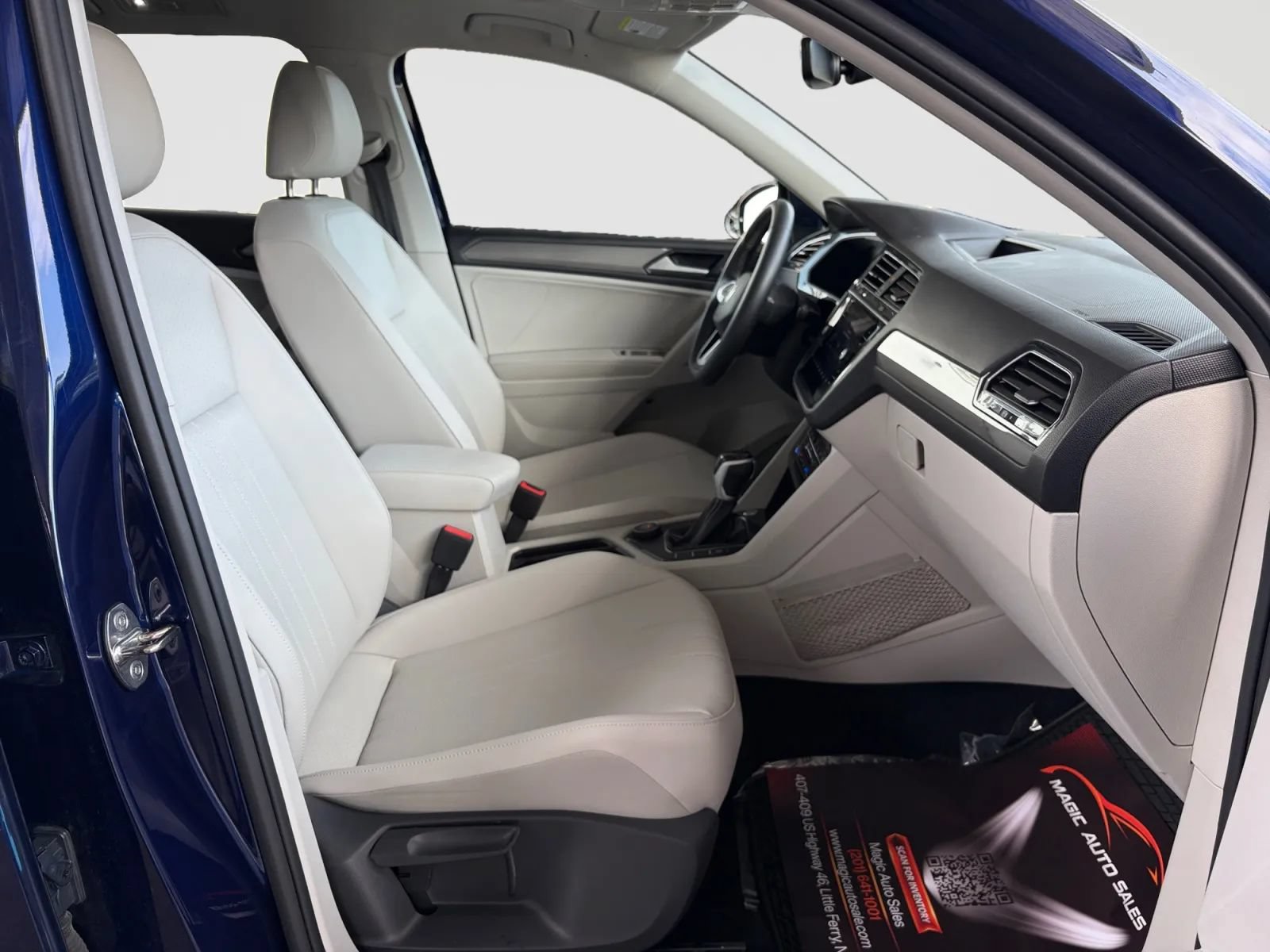 Used 2023 Volkswagen Tiguan SE w/ Panoramic Sunroof Package AWD/4WD image 20