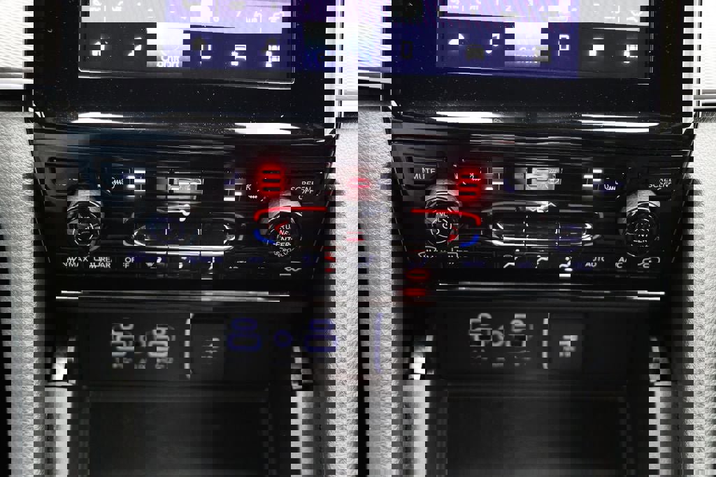 Used 2024 Jeep Grand Cherokee Altitude image 23