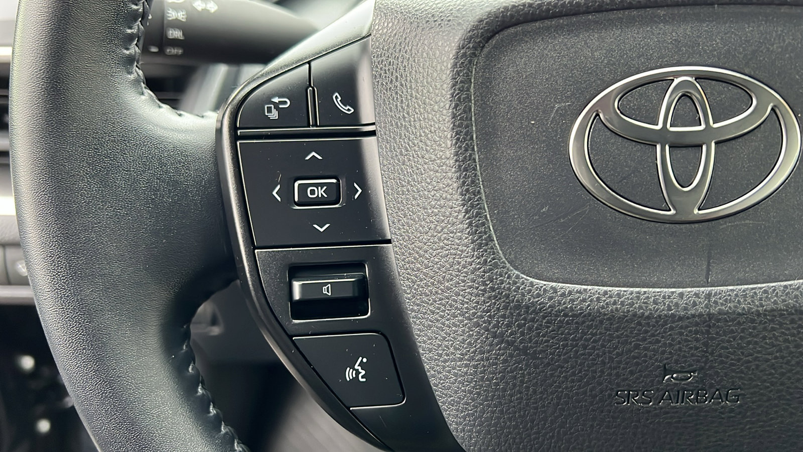 Used 2024 Toyota Prius LE image 23