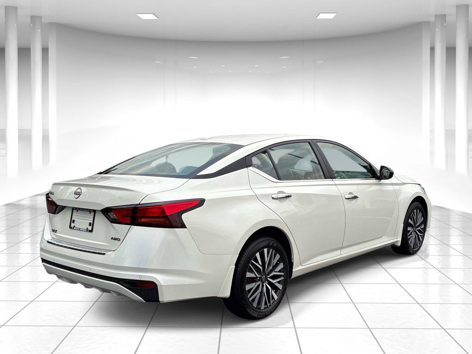 Used 2025 Nissan Altima 2.5 SV AWD/4WD image 8