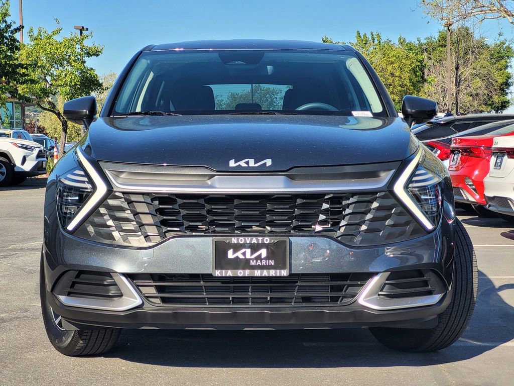 Used 2025 Kia Sportage LX image 2