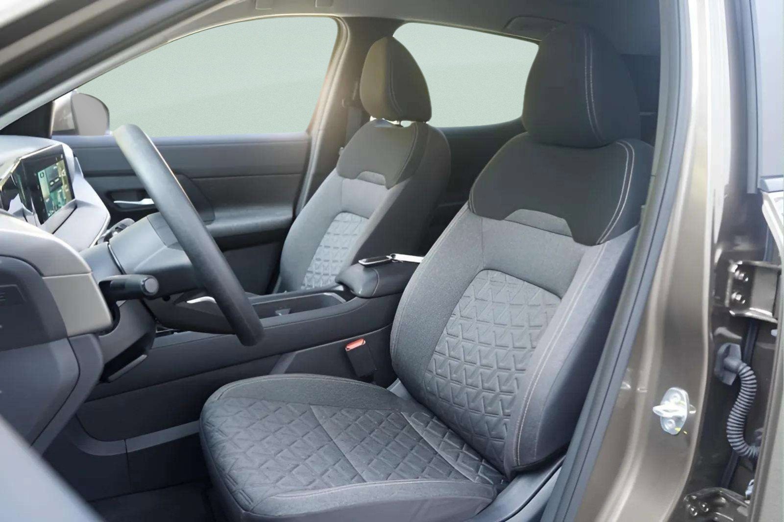 Used 2025 Nissan Kicks SV image 44