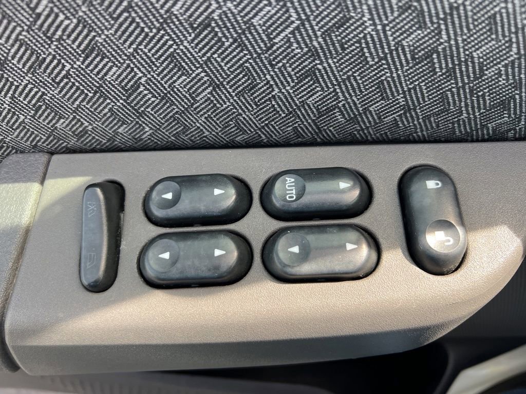 Used 2002 Ford Explorer XLS image 18