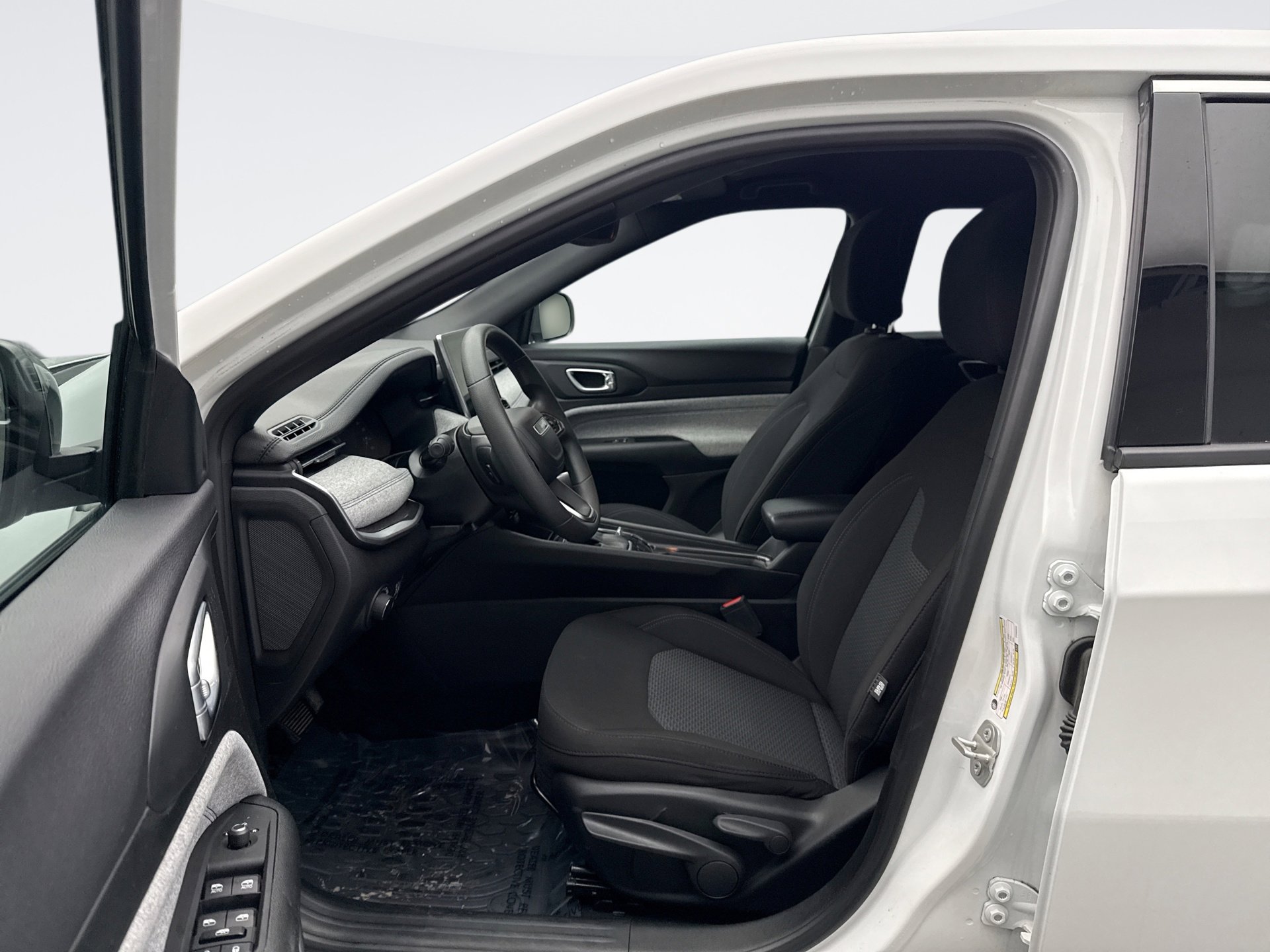 Used 2023 Jeep Compass Sport image 11