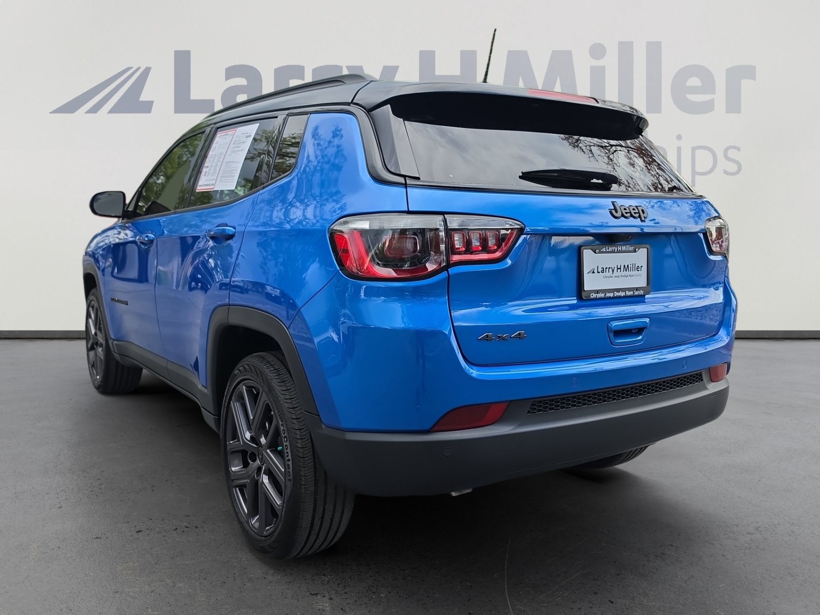 Used 2026 Jeep Compass Limited AWD/4WD image 3