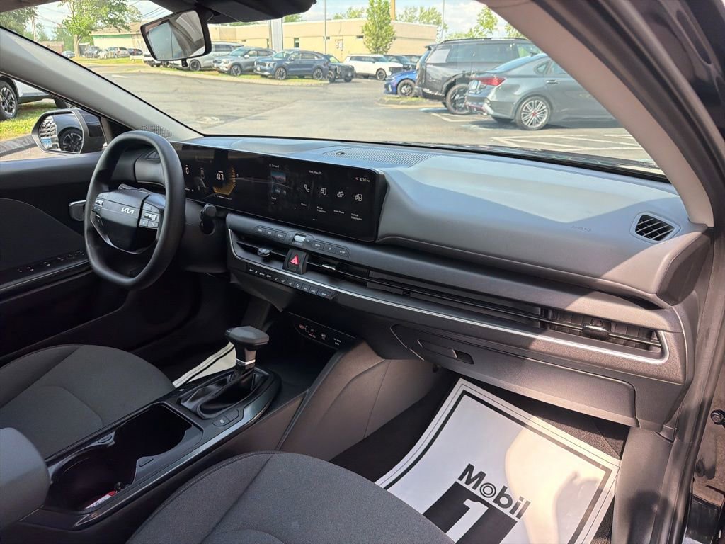 Used 2025 Kia K4 FWD image 12