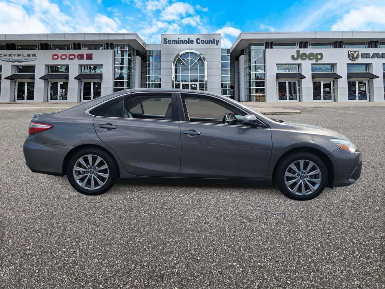 Used 2017 Toyota Camry XLE FWD image 9