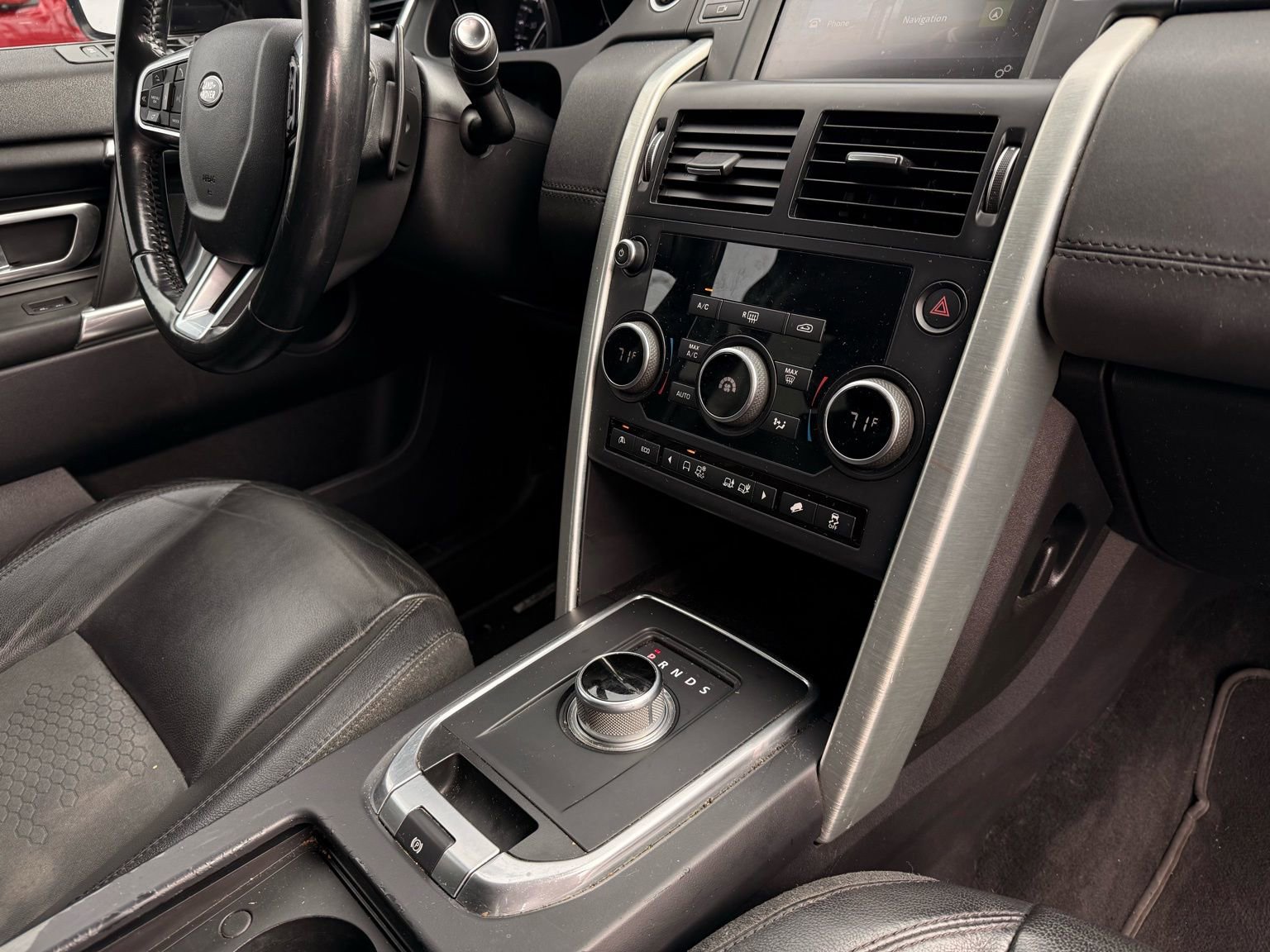 Used 2016 Land Rover Discovery Sport SE image 13